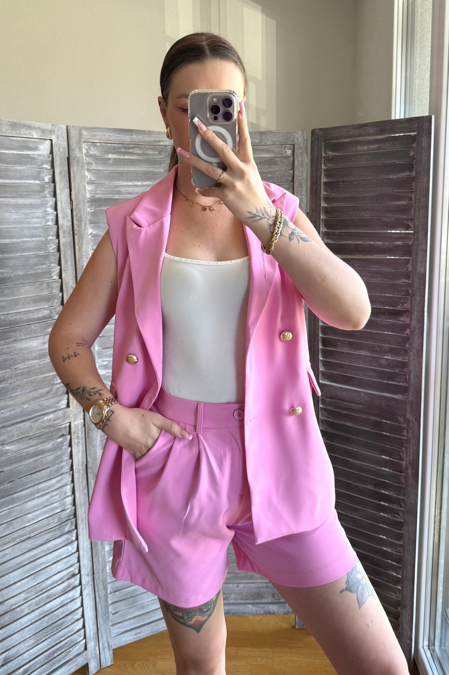 Short Clara rose